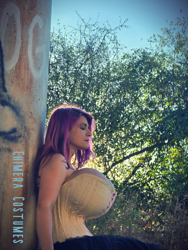 Gothic curvy woman in lingerie — lingerie guide for larger busts